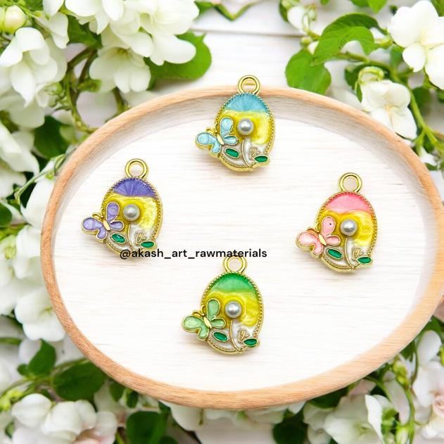 Vintage butterfly charm CM140